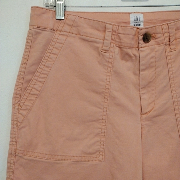Gap - Girlfriend Khaki Short - Picture 3 of 12
